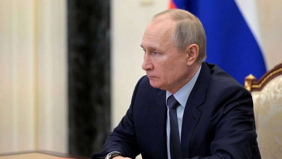 Российские миллиардеры подали в суд на книгу о восхождении Путина