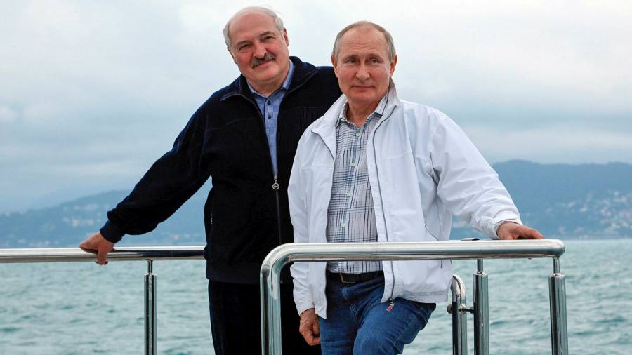 Тесные связи Лукашенко с Россией увеличивают риски для Путина