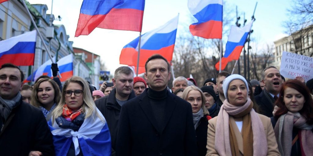 Apple и Google попросили Россию удалить приложение Навального