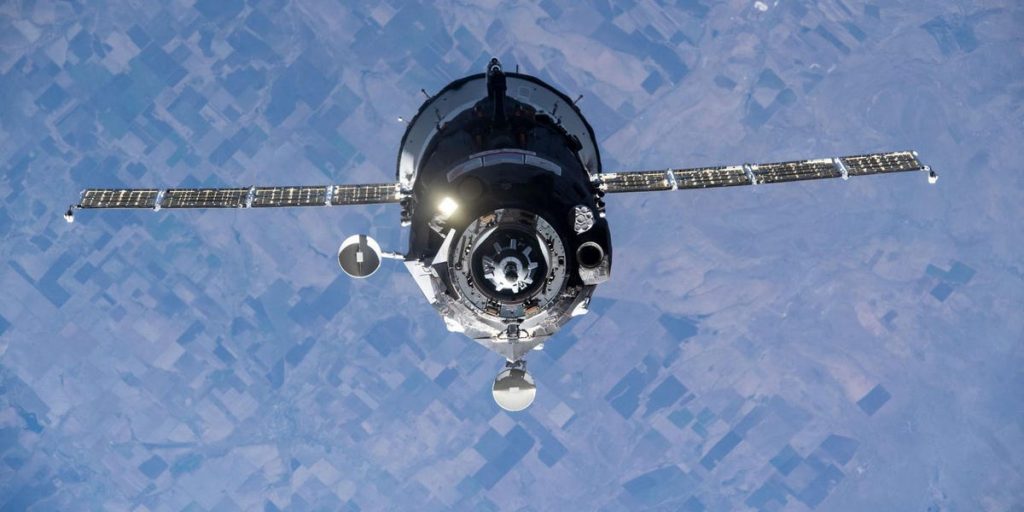 Российский космический корабль снова сбил космическую станцию
