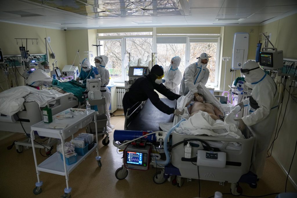 По мере роста смертности российские врачи разочаровываются в низком количестве вакцин