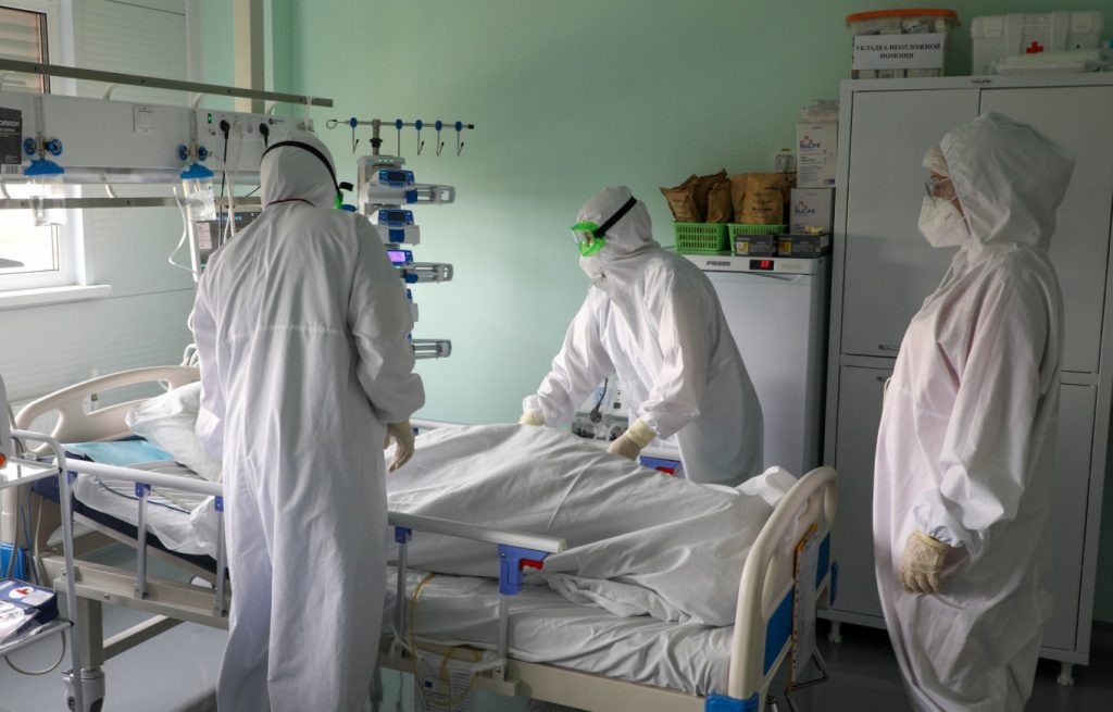 Россия впервые превышает 1000 ежедневных смертей от вируса короны