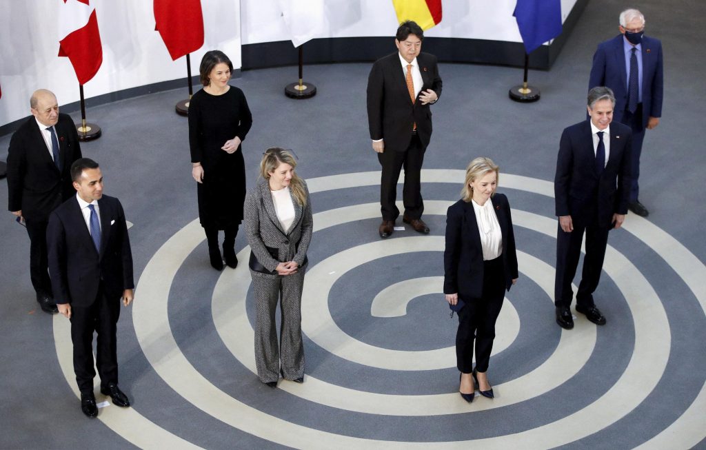 Британия стремится к единству на встрече G7 из-за "злонамеренного поведения" России