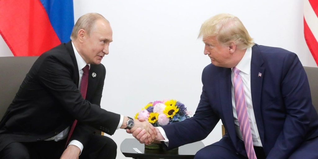 В иске говорится, что «координация» между Трампом и Россией в 2016 году требует большей глубины