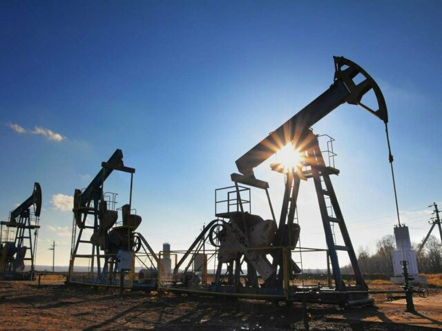 Годовая добыча нефти в России восстановится в 2021 году после рецессии - рынки