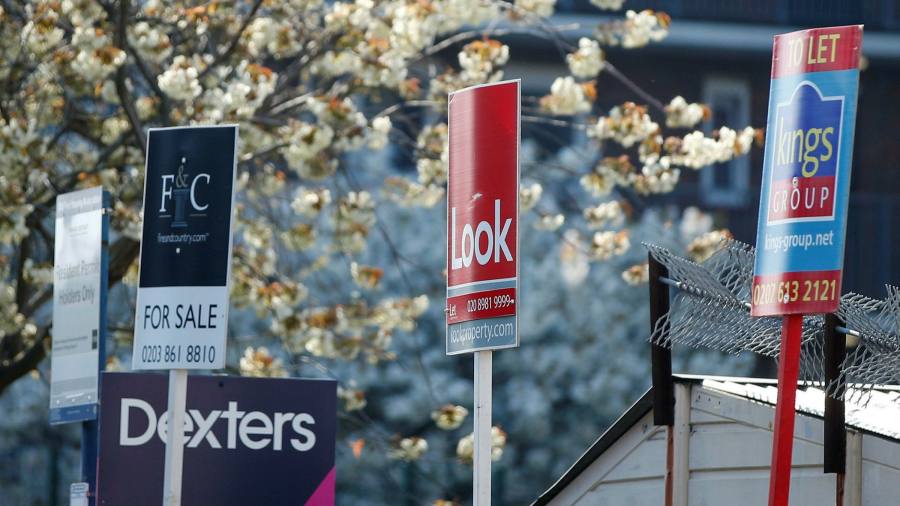 Прямые новости: цены на жилье в Великобритании выросли почти на 11% в 2021 году до нового рекорда