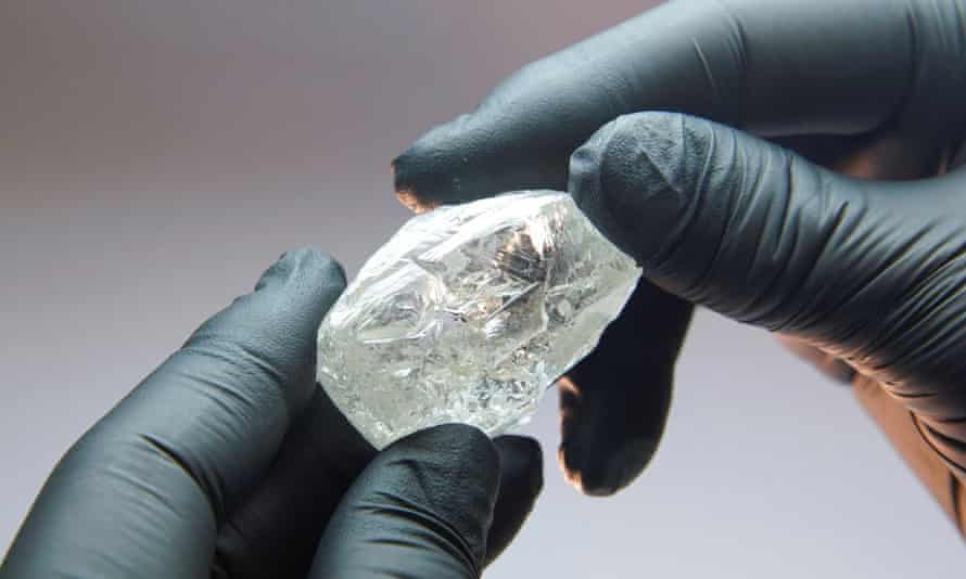 Необработанный алмаз весом 242 карата, один из самых крупных драгоценных камней, добытых АЛРОСА в этом столетии.