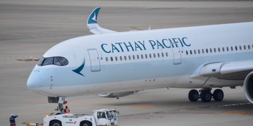 Cathay Pacific планирует самый длинный рейс в мире, чтобы избежать России: отчет