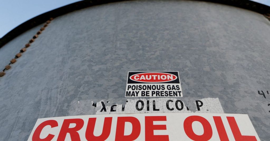 Нефть дешевеет из-за опасений по поводу спроса в Китае и возможного запрета ЕС на российскую нефть