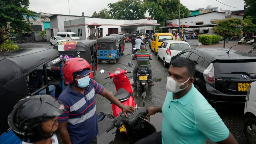 Премьер-министр Шри-Ланки заявил, что открыт для российской нефти