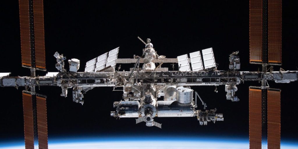 Международная космическая станция отклонилась, чтобы избежать столкновения с российским мусором