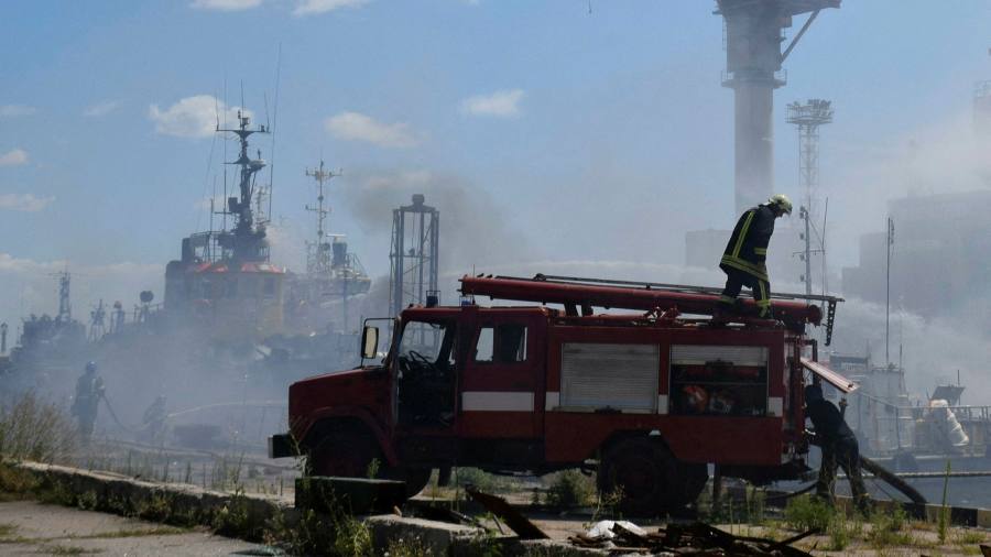 Россия признала, что нанесла ракетные удары по Одессе, несмотря на соглашение об экспорте зерна с Украиной