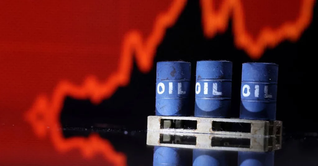 Нефть дорожает, так как сокращение поставок российского газа в Европу может способствовать переходу на сырую нефть