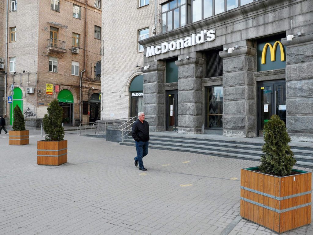 Биг Мак возвращается: McDonald's вновь открывается в Украине |  Новости бизнеса и экономики