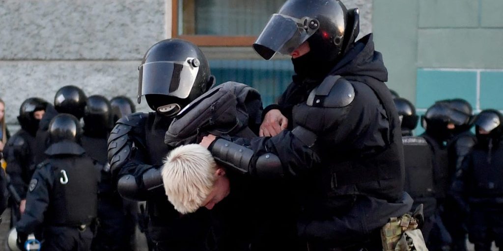 Протесты против того, чтобы стать «пушечным мясом» для Путина, 820 арестов