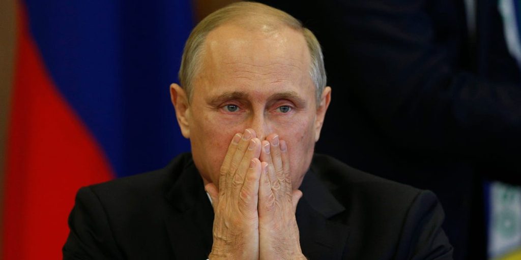 Эксперты считают, что изоляция России в долгосрочной перспективе разрушит ее экономику