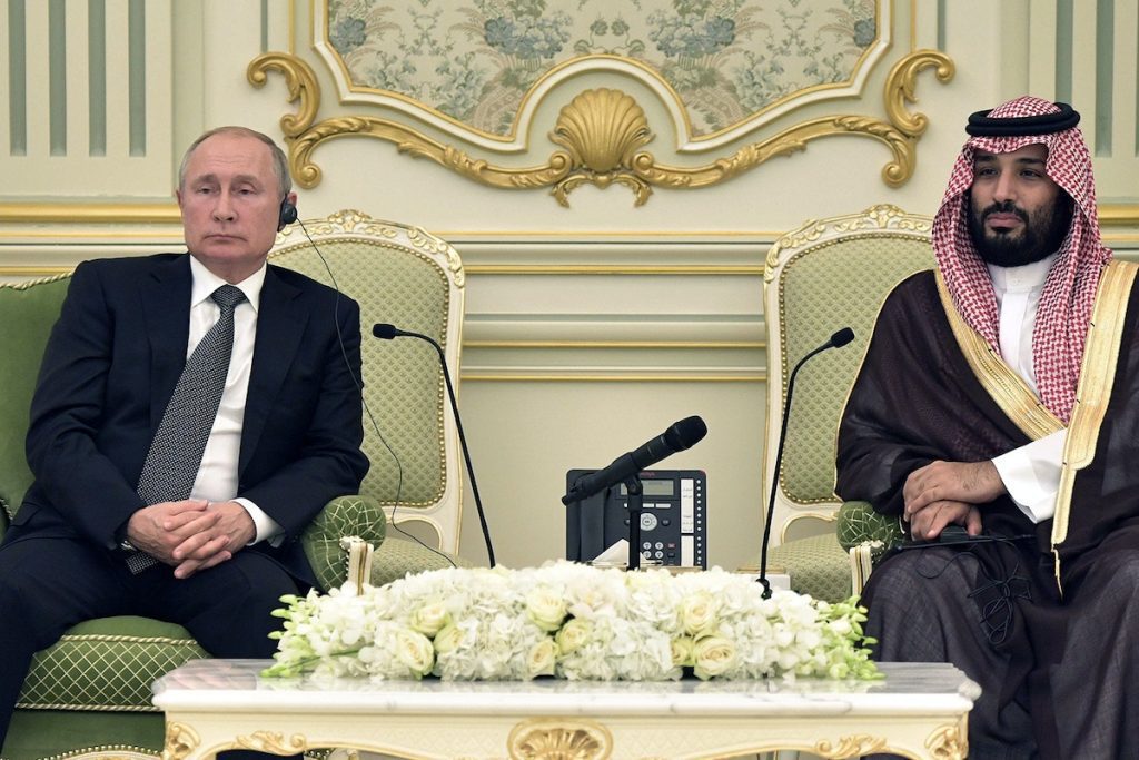 Саудовцы стремились сократить добычу нефти настолько резко, что это удивило даже Россию