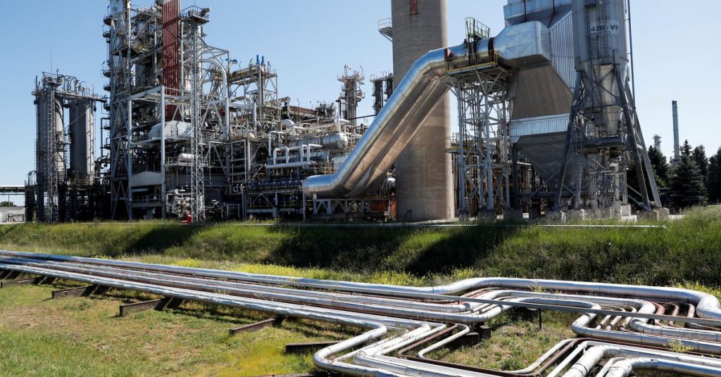 Нефтяная компания MOL ограничивает поставки топлива из-за «значительного» падения российского импорта