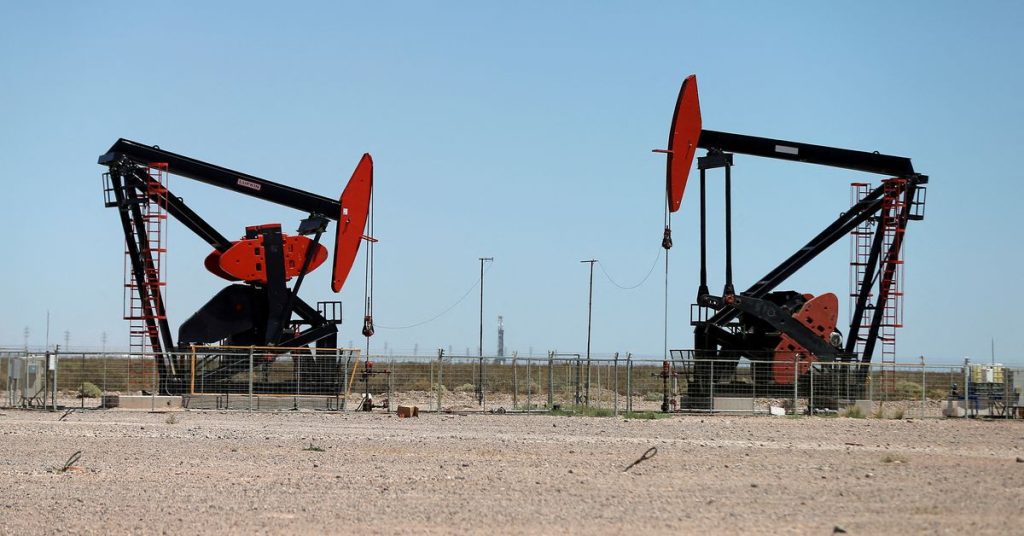 ОПРОС Экономические барьеры могут привести к снижению цены на нефть ниже 100 долларов в 2023 году