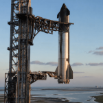 SpaceX отложила первую попытку поймать Starship стартовой башней на несколько месяцев