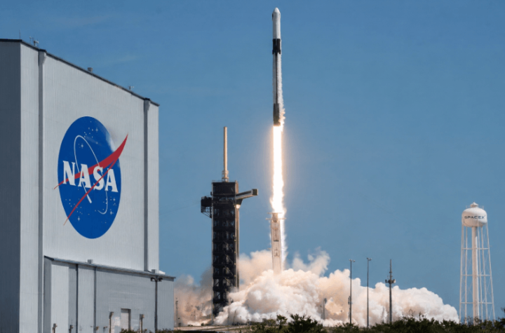 SpaceX получила от NASA дополнительный контракт на $946 млн
